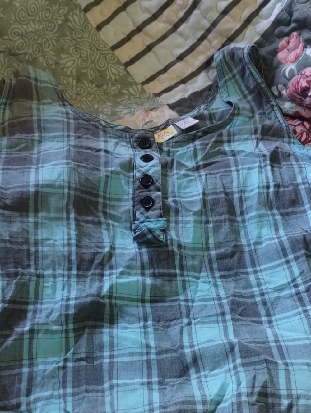Sleeveless Plaid Tank Top in Teal and Gray